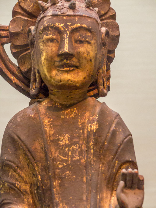 にょらいりゅうぞう　木造（クスノキ）漆箔　飛鳥時代　7世紀　法隆寺献納宝物　国立博物館本館